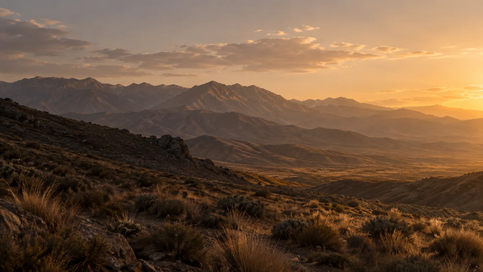 Paisaje de montaña al atardecer